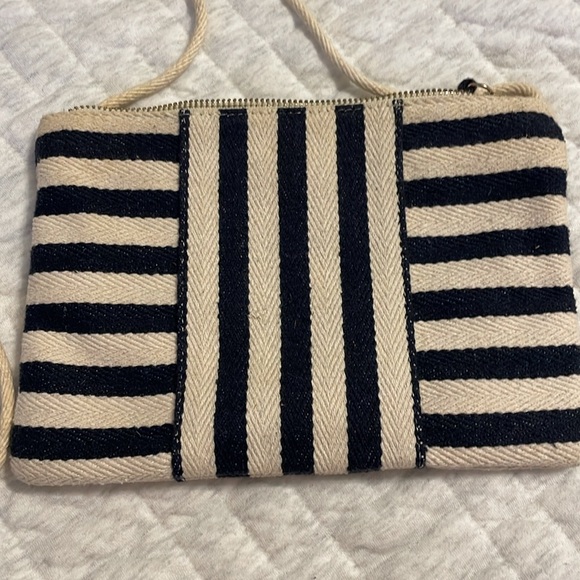 GAP Women's navy & Creme Striped Canvas Zip Strappy CrossBody Bag - Picture 2 of 5